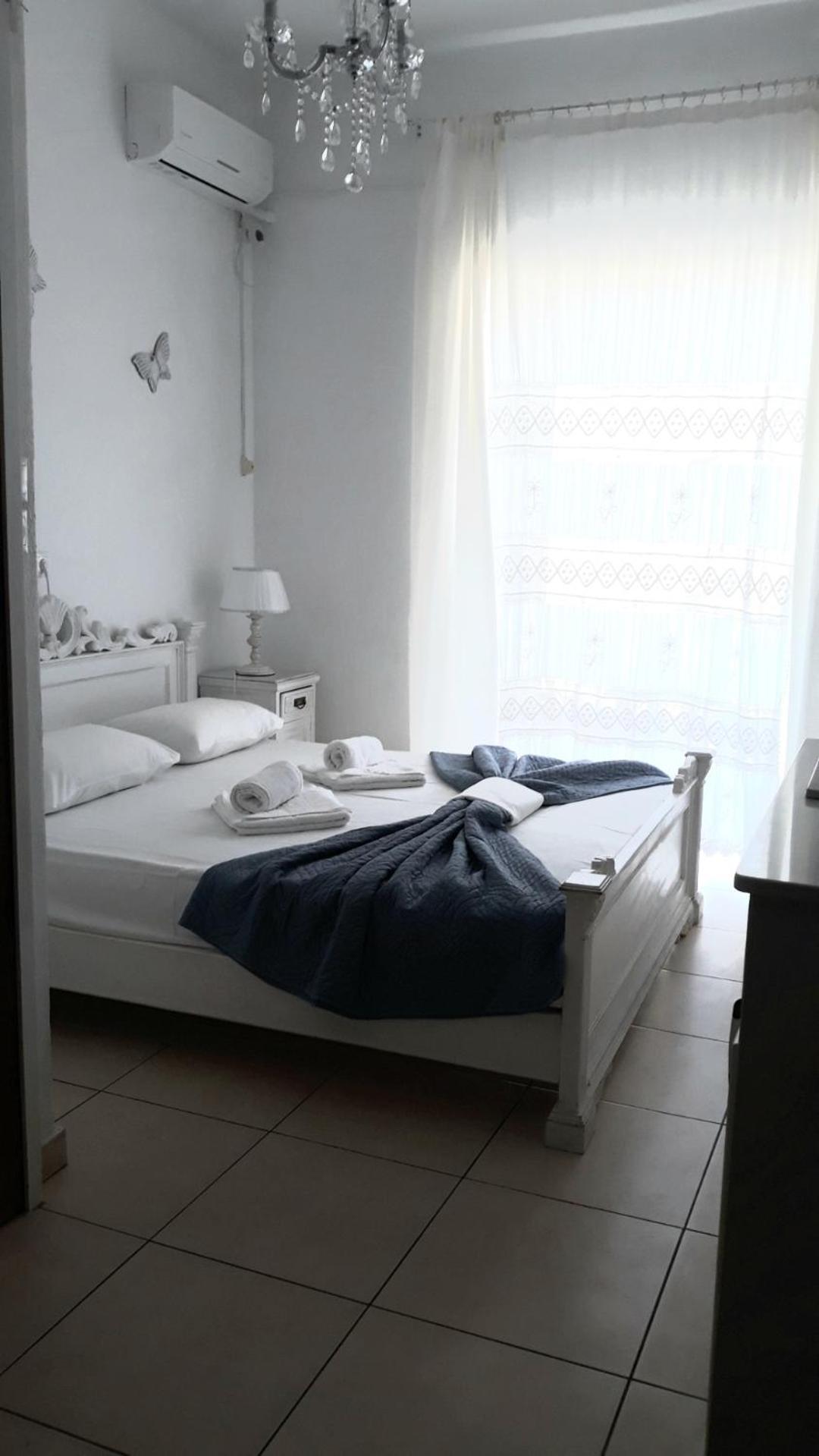 Christos Rooms Palaiochora Bilik gambar